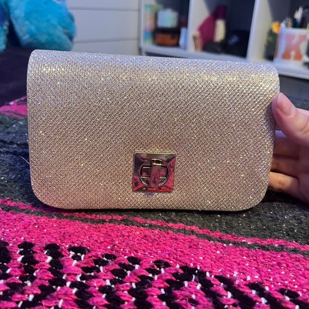 Gold clutch